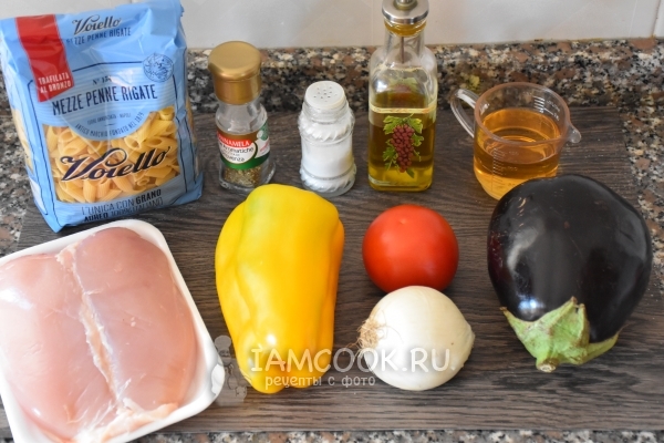 Ингредиенты для пасты с овощами и куриной грудкой