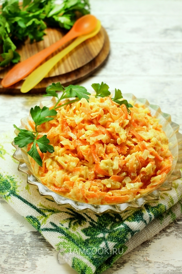 Рецепт салата с яблоком, морковью и сыром