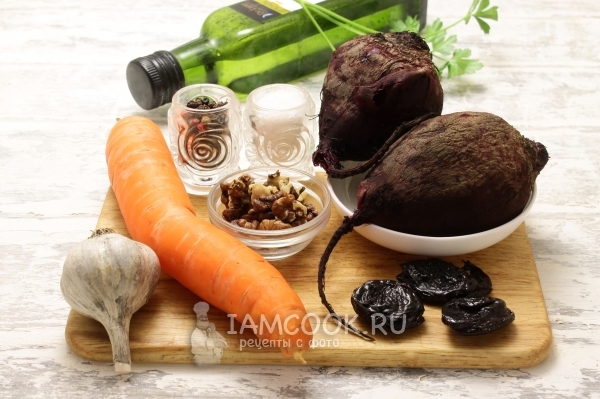 Ингредиенты для салата из вареной свеклы и сырой моркови