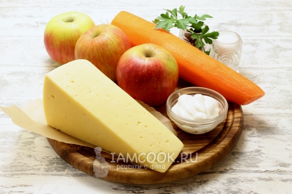 Ингредиенты для салата с яблоком, морковью и сыром