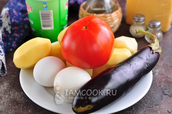 Ингредиенты для картошки с баклажанами и помидорами в духовке
