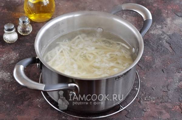 Лапша удон говядина рецепт. 987d84bb51a7223f7e4d25cb557da42f 2017. Лапша удон говядина рецепт фото. Лапша удон говядина рецепт-987d84bb51a7223f7e4d25cb557da42f 2017. картинка Лапша удон говядина рецепт. картинка 987d84bb51a7223f7e4d25cb557da42f 2017. Лапша удон — это национальное японское блюдо, которое готовится из очищенной пшеничной муки, воды и соли. По популярности оно не уступает суши или знаменитой лапше рамен. Будучи изначально блюдом китайского происхождения, удон претерпел множество изменений, обзавелся разнообразными формами и всемирной популярностью.