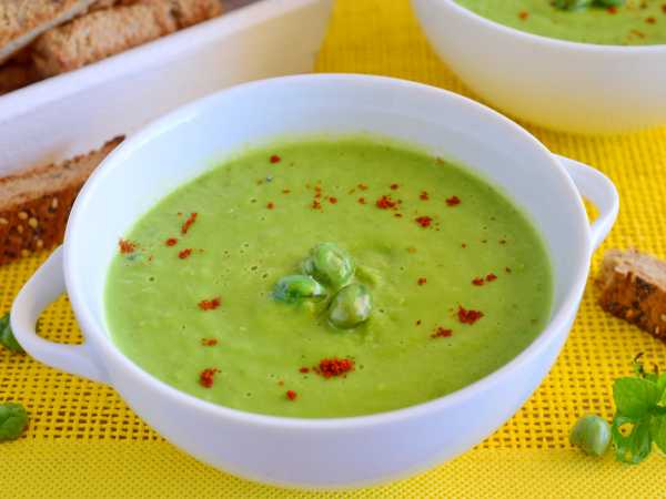 Крем-суп с зеленым горошком и сухариками