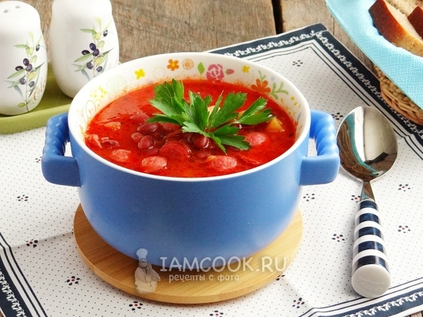 Фасолевый суп из консервированной красной фасоли с сосисками