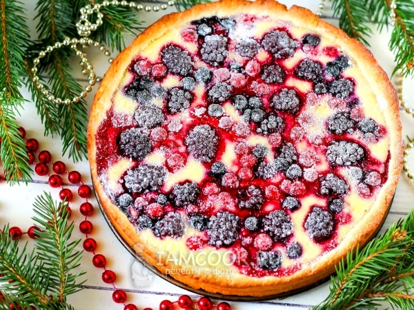 Насыпной пирог с замороженными ягодами: рецепт - Лайфхакер