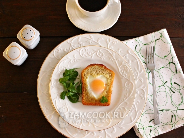 Яйцо в булочке в микроволновке — рецепт с фото пошагово