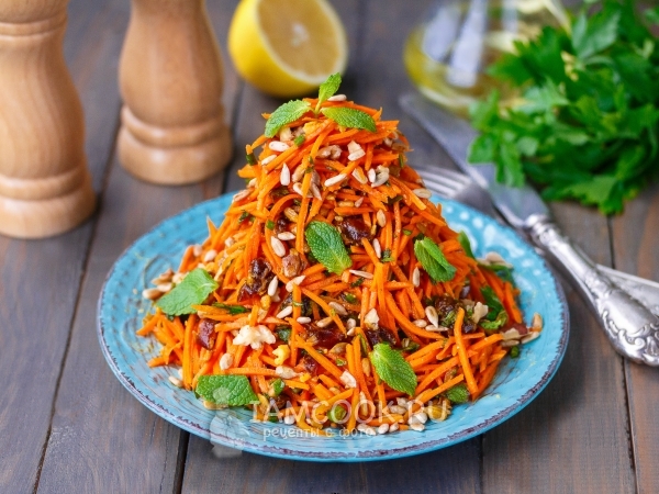 Морковный салат с финиками, рецепт с фото