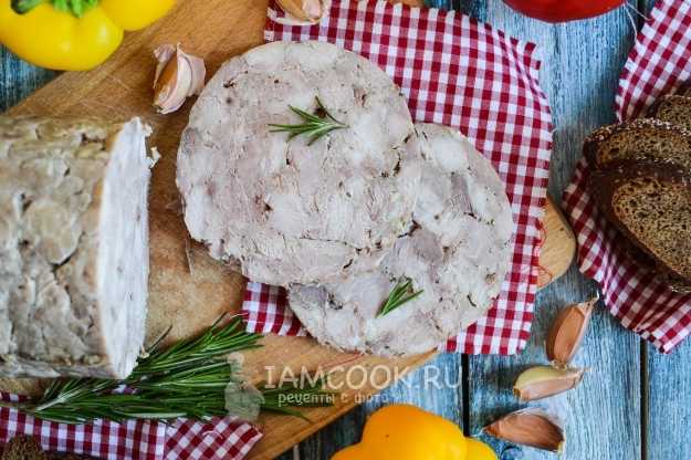 Прессованная свинина одним куском в ветчиннице