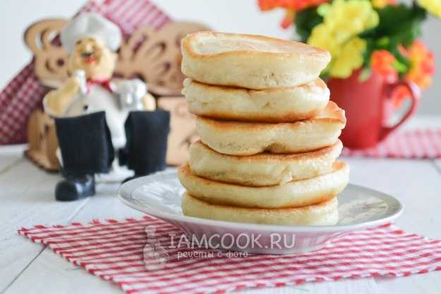 Недорого и вкусно: пышные оладьи на ряженке без дрожжей