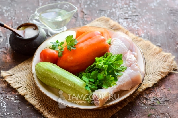 Ингредиенты для курицы с овощами на сковороде
