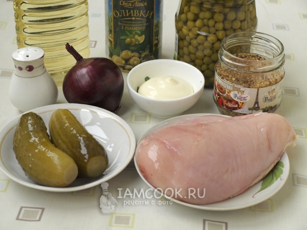 Ингредиенты для салата с курицей и оливками