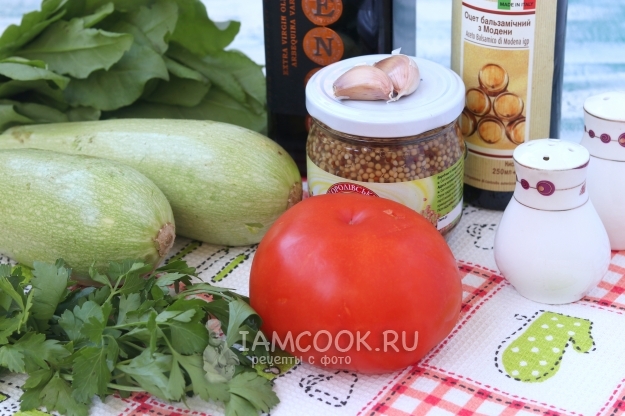 Ингредиенты для салата из кабачков, помидоров и щавеля
