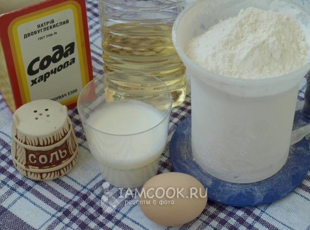 Ингредиенты для лепёшек на кислом молоке на сковороде
