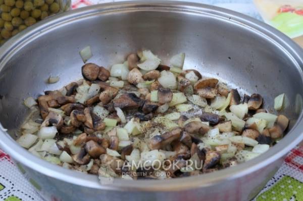 Салат «Оливье» с маринованными грибами
