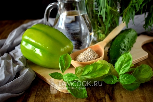 Ингредиенты для зеленого коктейля с огурцом и перцем
