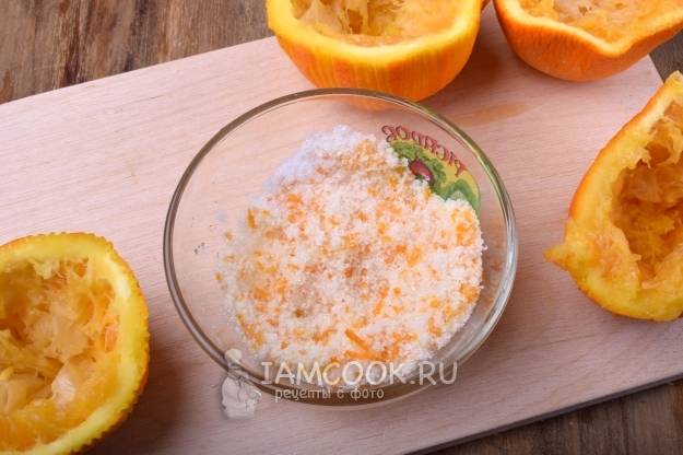 Соединить цедру апельсина с сахаром