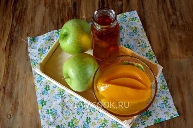 Ингредиенты для смузи из яблока и консервированного манго