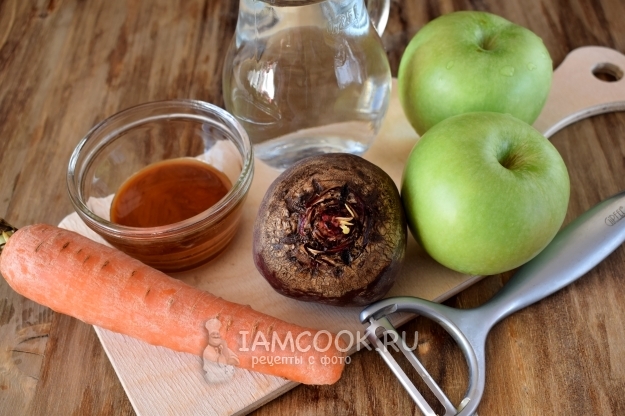 Ингредиенты для смузи со свеклой, морковью и яблоком