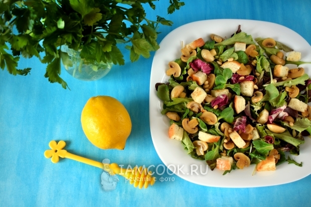 Рецепт салата с кедровыми орешками и шампиньонами