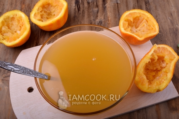 Влить апельсиновый сок