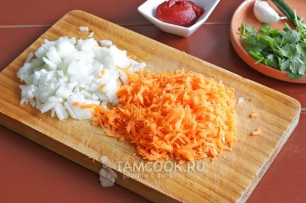 Фасоль тушеная с овощами (лук, морковь,перец, кукуруза): калорийность