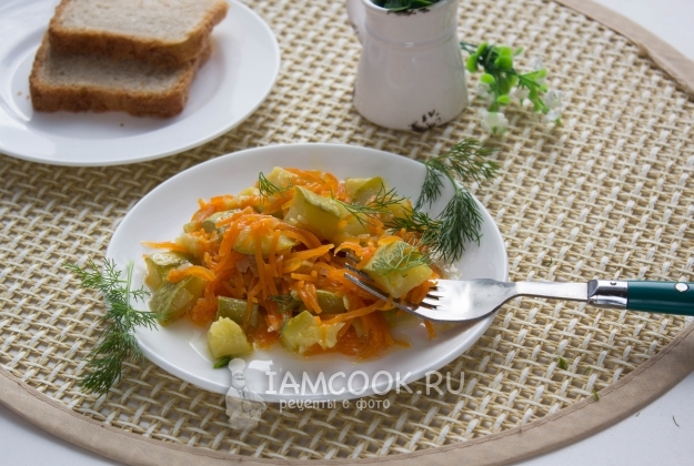 Фото тушеных кабачков с морковью в мультиварке