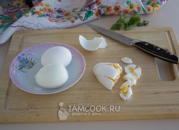 Порезать яйца