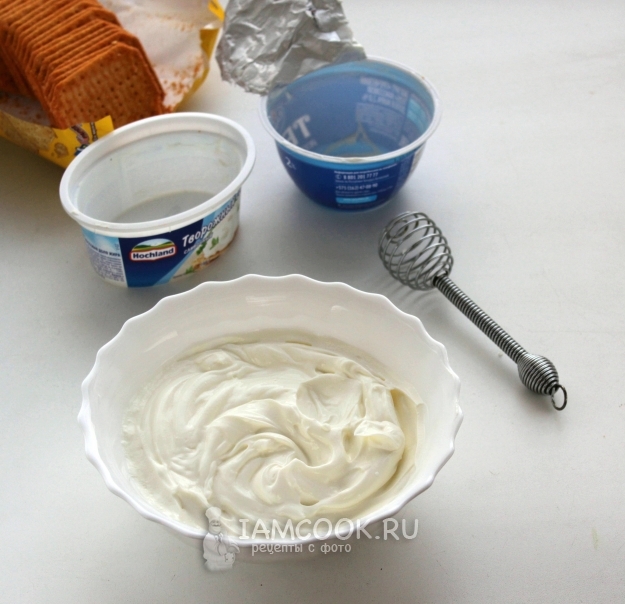 Соединить творожный сыр и йогурт