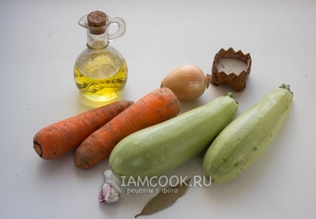 Ингредиенты для тушеных кабачков с морковью в мультиварке