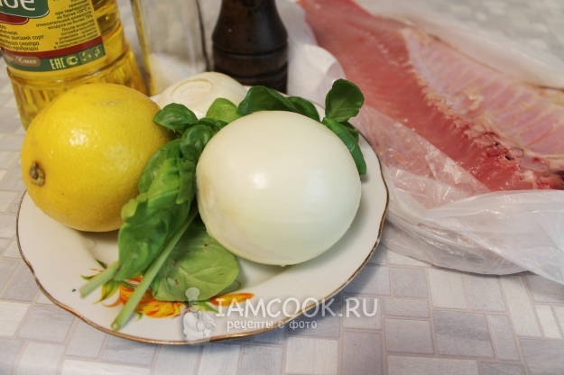 Ингредиенты для карпа в лимонно-луковом маринаде, запеченного в духовке