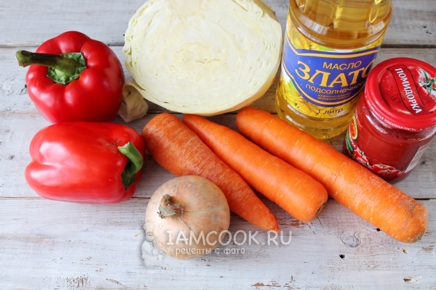 Ингредиенты для перца, фаршированного овощами, в томатной заливке