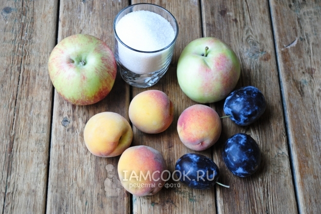 Ингредиенты для компота с яблоками, сливами и персиками на зиму