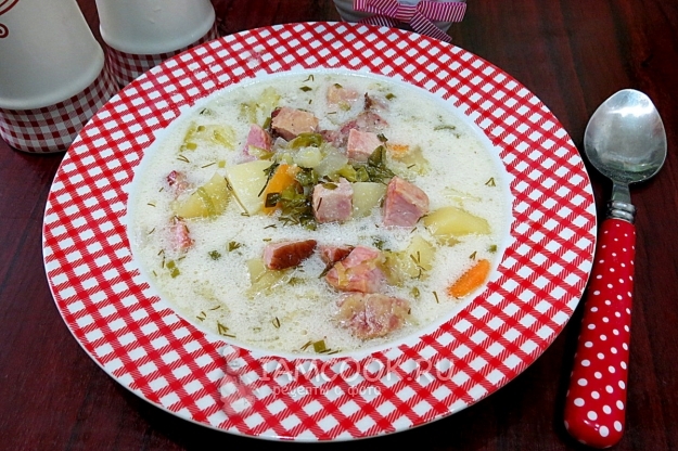 Фото польского огуречного супа (Polska zupa ogorkowa)