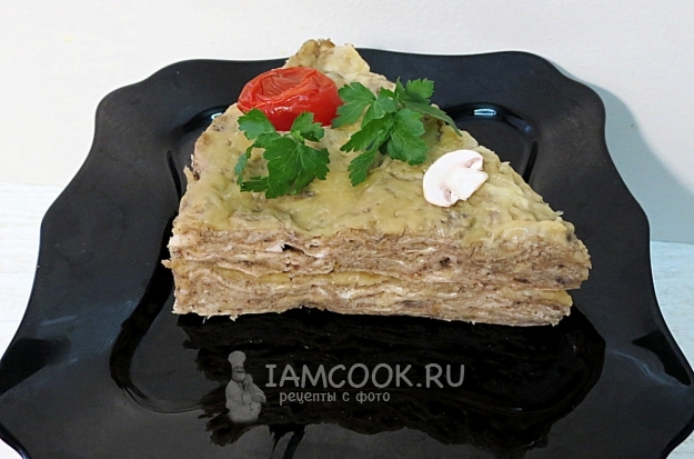 Готовый закусочный торт из лаваша с грибами