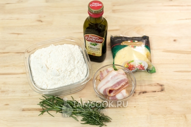 Ингредиенты для пирога с розмариновым картофельным пюре и беконом