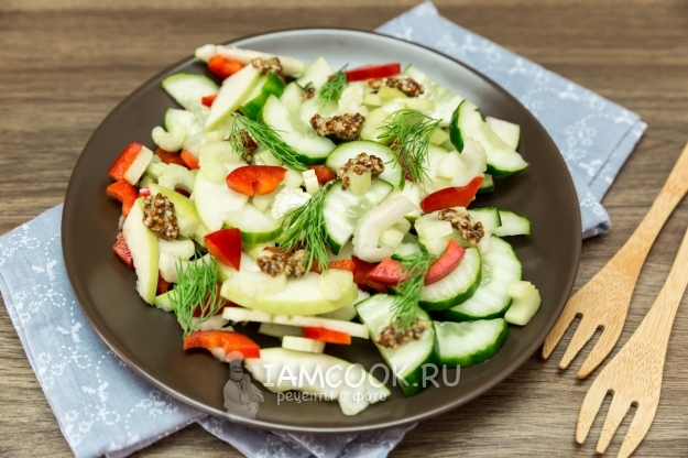 Рецепт салата с сельдереем, яблоком и овощами