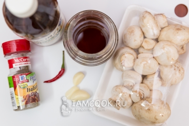 Ингредиенты для шампиньонов в медовом маринаде с острым перцем