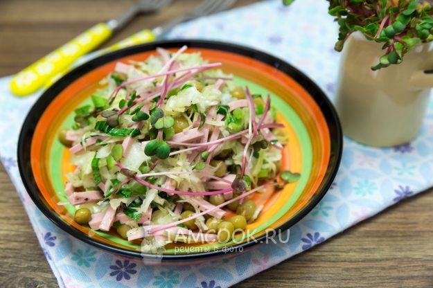 Рецепт салата из капусты с колбасой, горошком и сельдереем