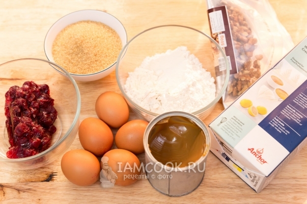 Ингредиенты для торта «Панчо» с карамельным кремом и вишней