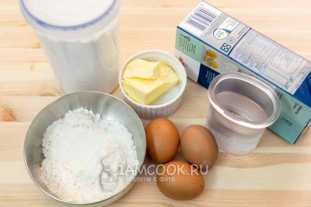 Ингредиенты для заварных пирожных со взбитыми сливками