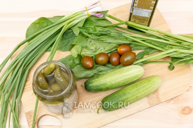 Ингредиенты для салата из шпината и огурцов