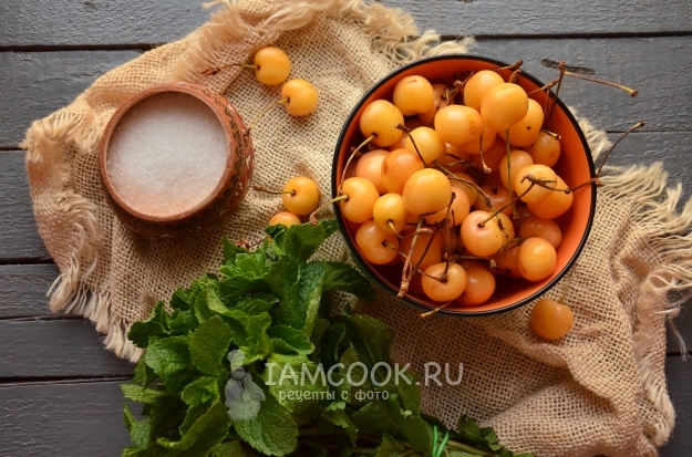 Ингредиенты для компота из желтой черешни на зиму