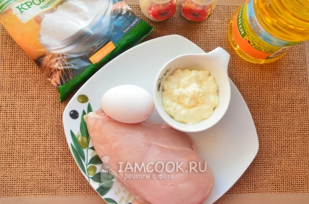 Ингредиенты для оладий из куриной грудки с крахмалом