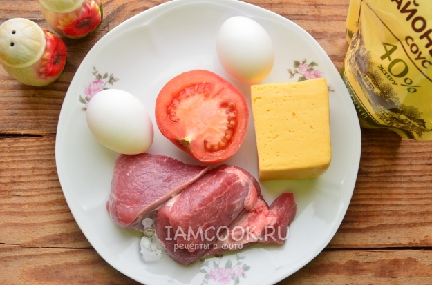 Ингредиенты для салата со свининой и сыром «Кость»