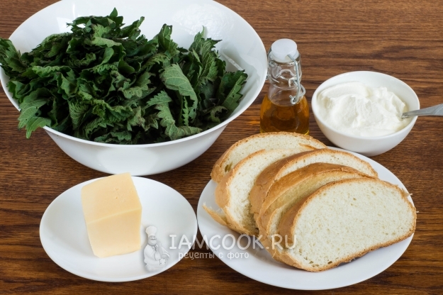 Ингредиенты для горячих бутербродов с крапивой и сыром