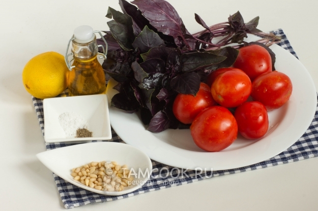 Ингредиенты для салата из помидоров, красного базилика и кедровых орешков