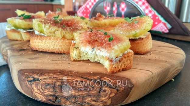Фото тостов со сливочным сыром и свежим инжиром