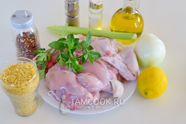 Ингредиенты для португальского куриного супа с лимоном и мятой