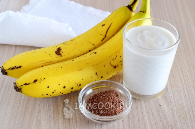 Ингредиенты для шоколадного смузи с бананом и кокосовым молоком