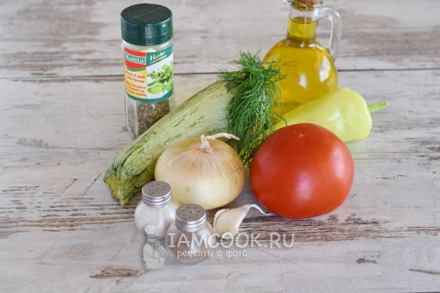 Ингредиенты для тушеных кабачков с помидорами и перцем